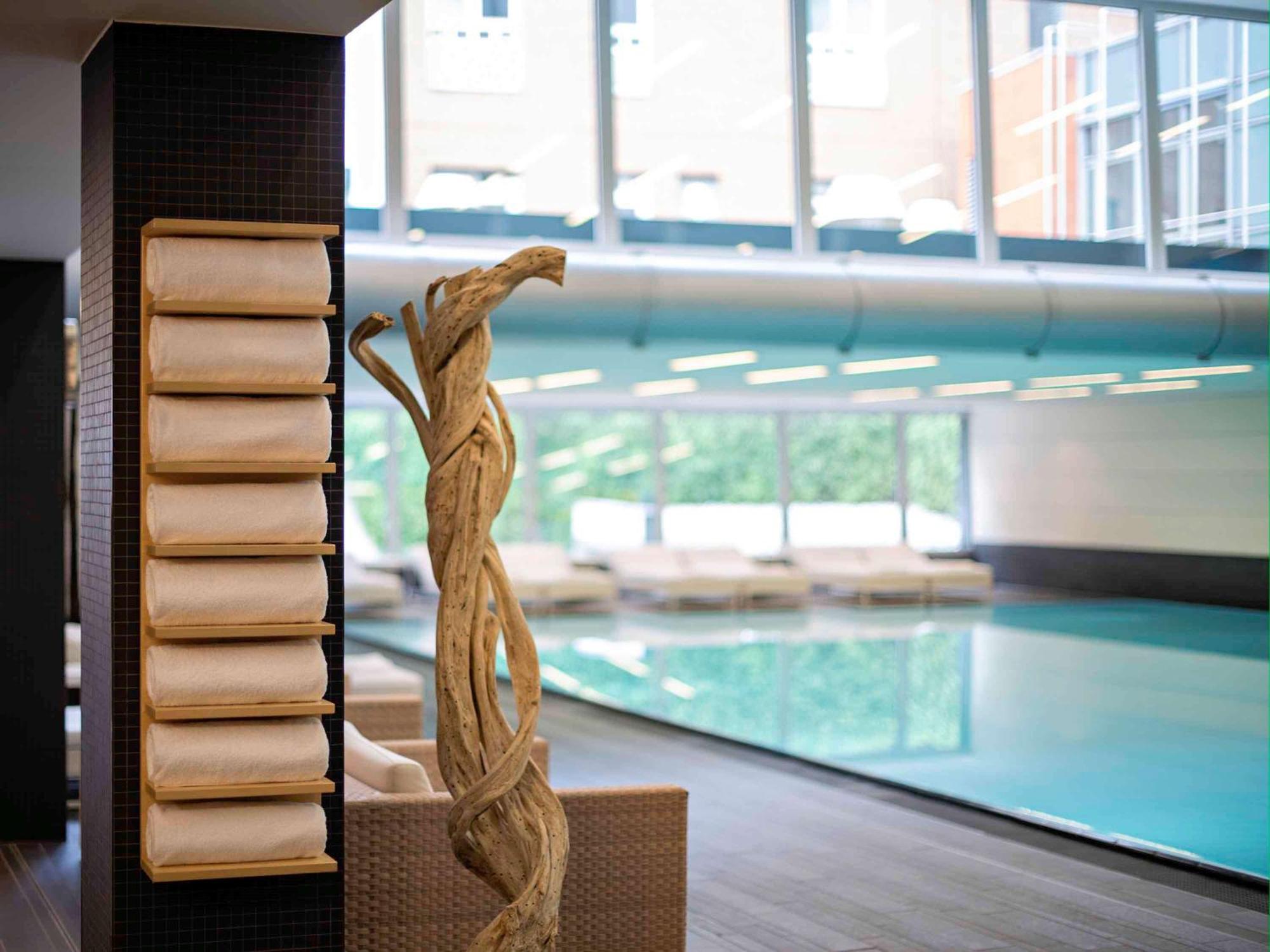 Hotel Pullman Berlin Schweizerhof Zewnętrze zdjęcie The swimming pool at the University of St Andrews
