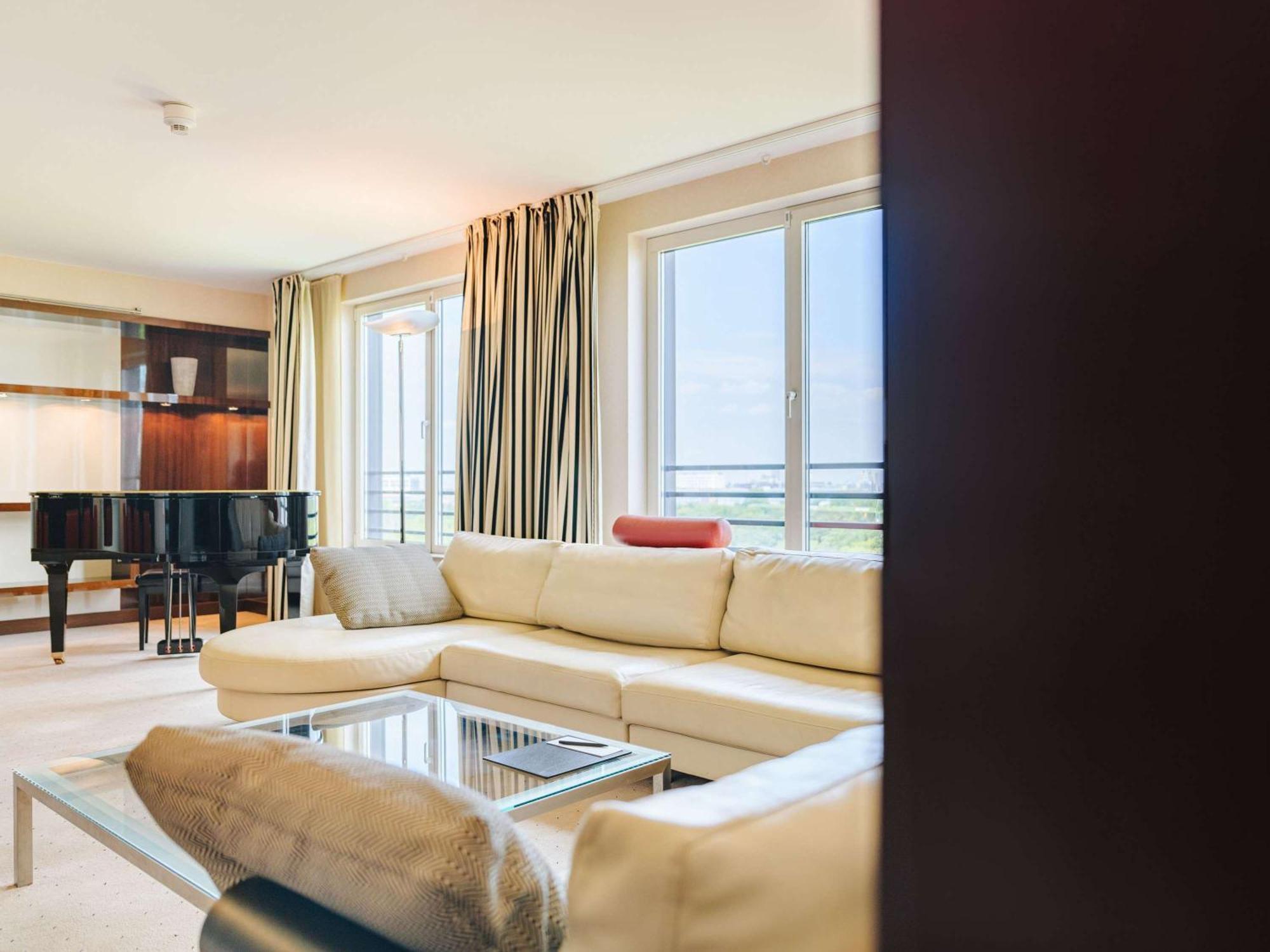 Hotel Pullman Berlin Schweizerhof Zewnętrze zdjęcie A living room