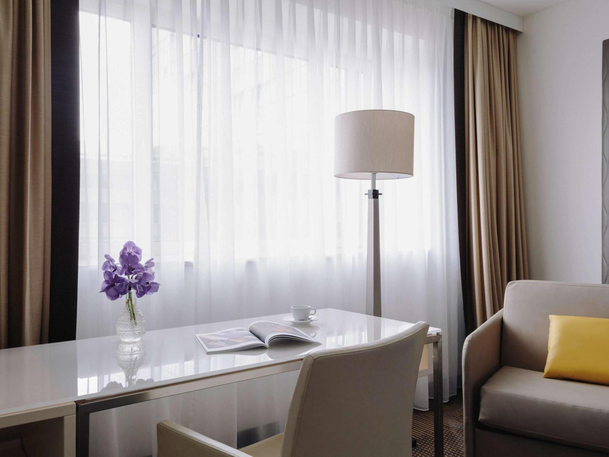 Hotel Pullman Berlin Schweizerhof Zewnętrze zdjęcie A room at the hotel